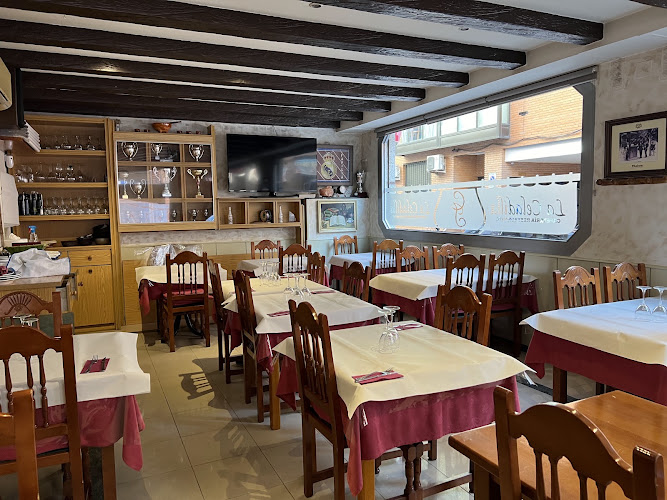 La Celadilla Cafetería - Restaurante — restaurants